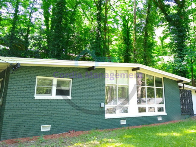 Building Photo - 3 bedroom 1.5 bath in East Point, GA