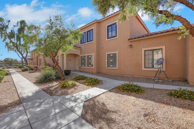Building Photo - 2 bedroom Townhouse
