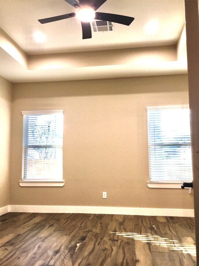 Building Photo - 2075 Briar Grove Dr