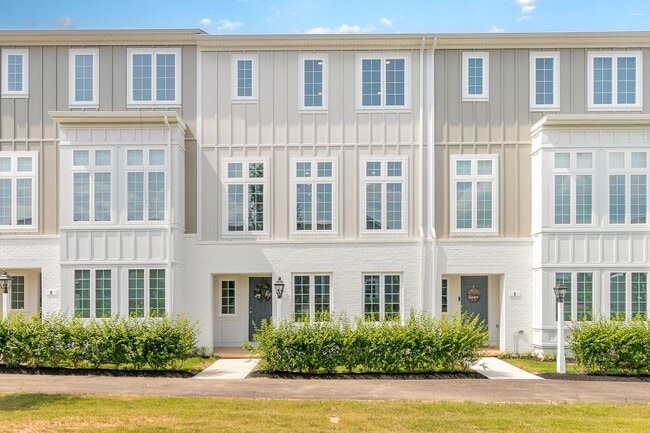 Building Photo - Modern 2025 Townhome | Open-Concept Living, Chef’s Kitchen with Large Island & 2-Car Garage