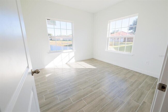 Building Photo - 1736 Pacific Rd