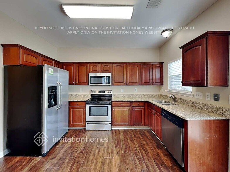 Building Photo - 13437 Planters Row Dr
