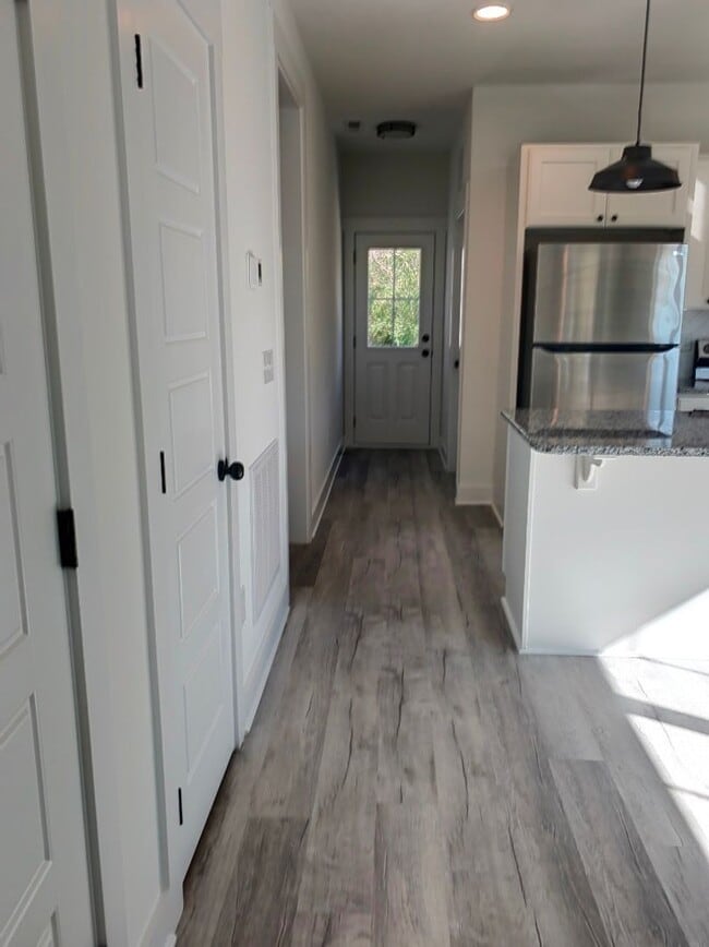 Building Photo - 811 Martin St