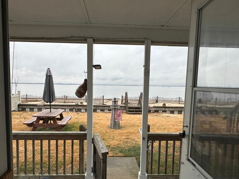 Building Photo - 18 Slape Ave