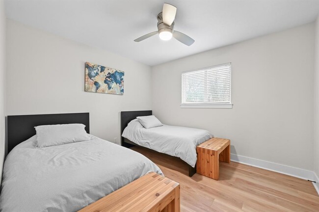 Building Photo - 1307 Falcon Cove