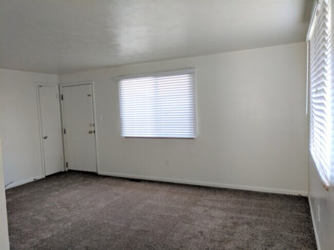 Building Photo - 3237 S Huron St