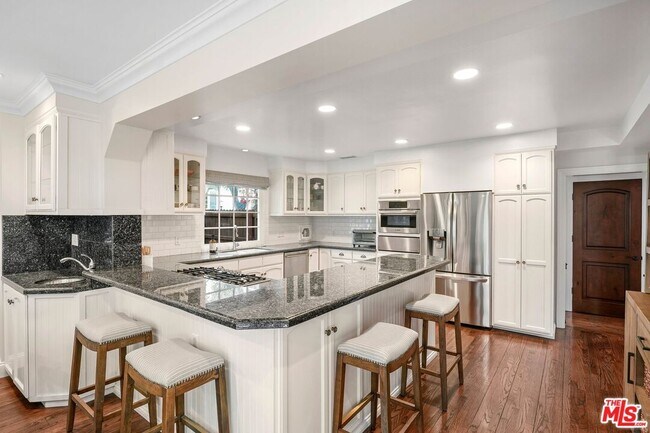 Building Photo - 15434 Sutton St