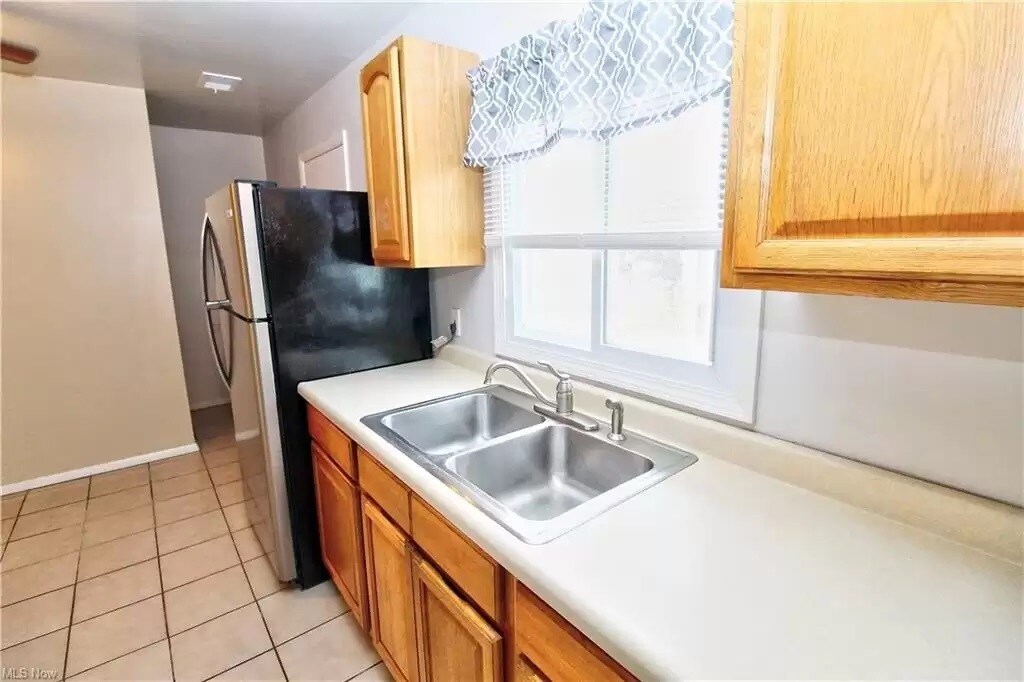 Building Photo - 349 Rosemont Ave