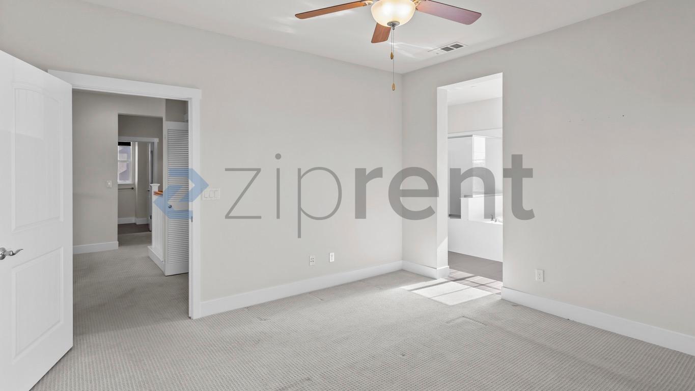 Building Photo - Unit