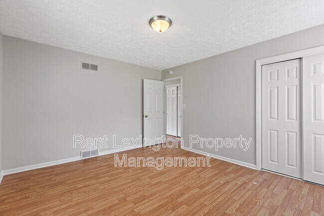 Building Photo - 1200 Tishoff Dr