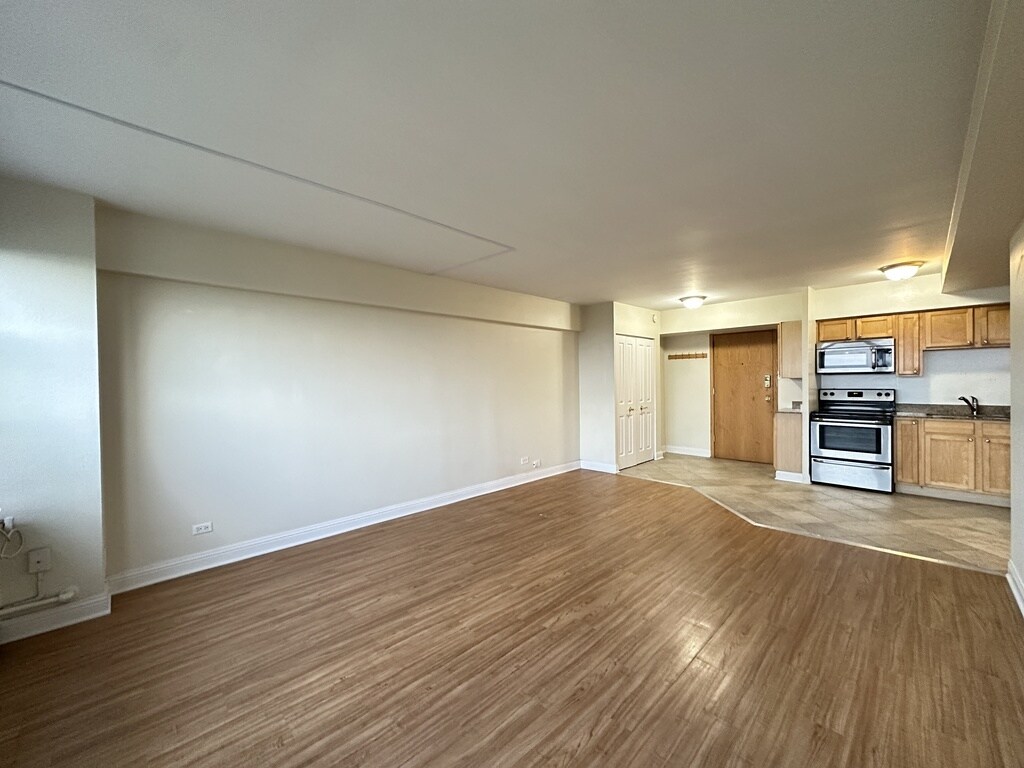 Building Photo - 4180 N Marine Dr