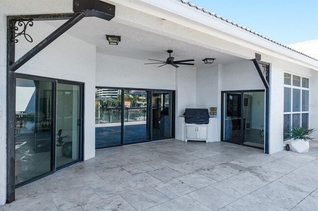 Building Photo - 5949 Seabird Dr S