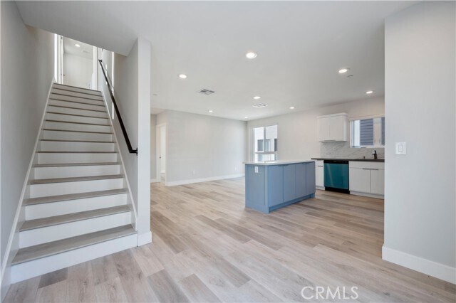 Building Photo - 2727 S La Brea Ave