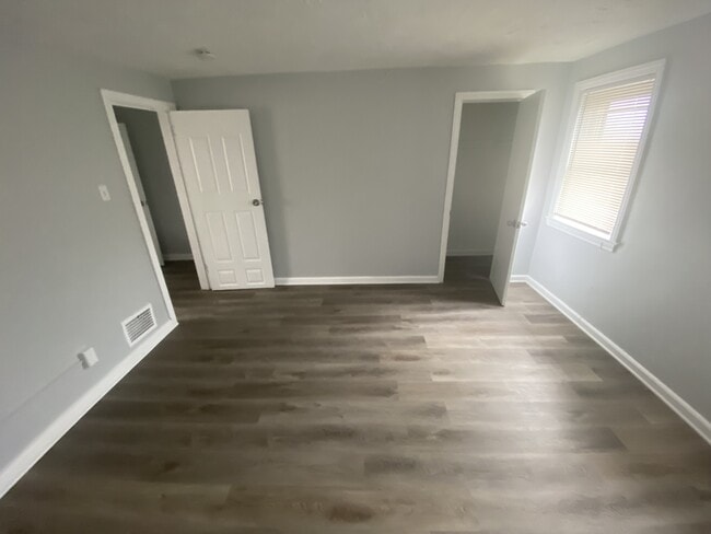 Building Photo - 562 Raritan St
