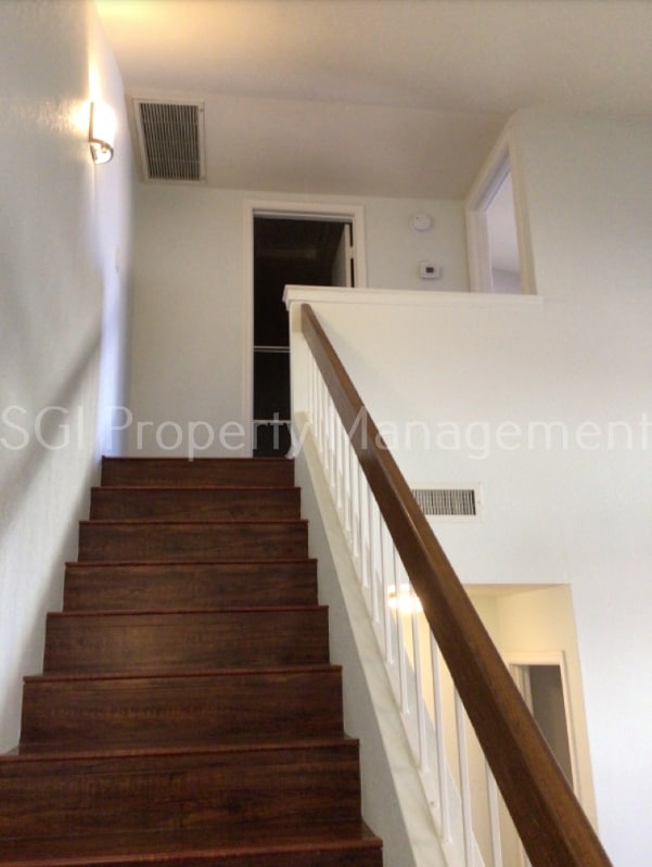 Building Photo - Highly upgraded property close to communit...