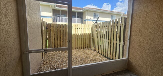 Building Photo - 521 Villa Del Sol Cir