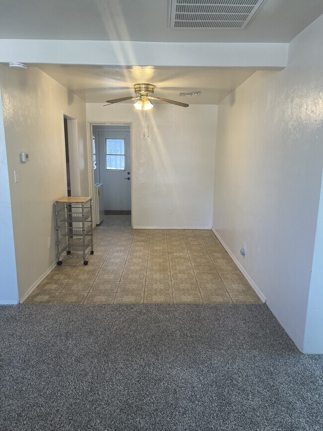 Building Photo - 2718 E 18th St