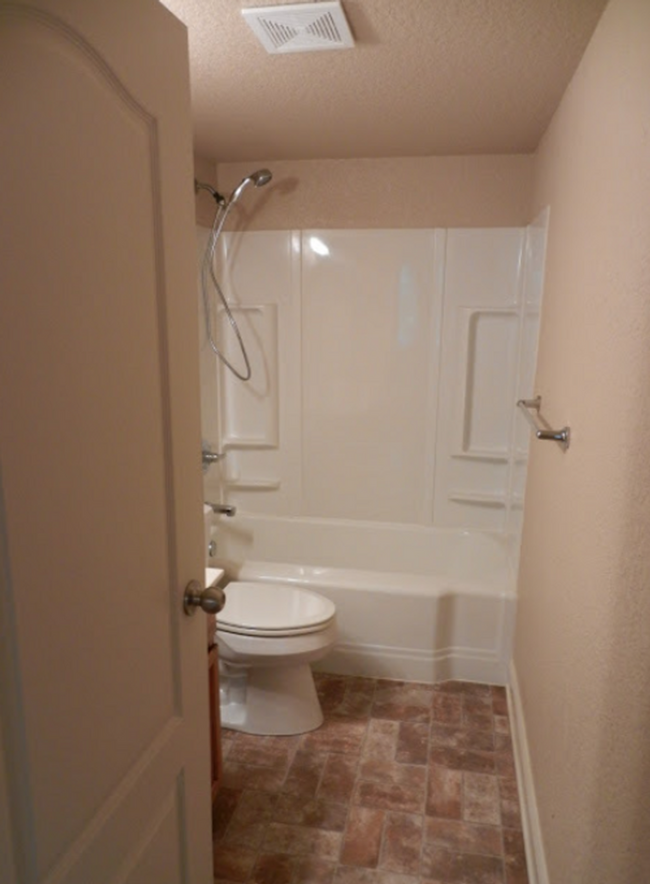 Building Photo - $1,350 | 2 Bedroom, 1 Bathroom Condo | No ...