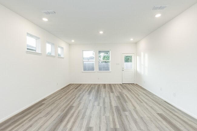 Building Photo - 1818 Whispering River Dr