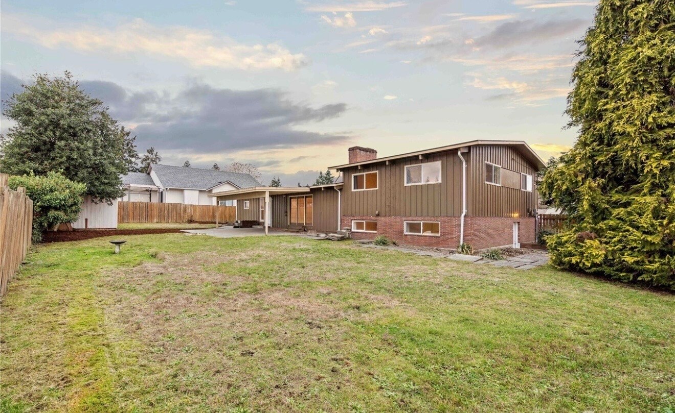 Building Photo - 616 117th St S