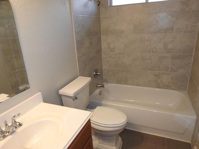 Building Photo - 440 Zebra Dr