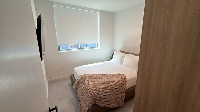 Building Photo - 121 NE 5th St