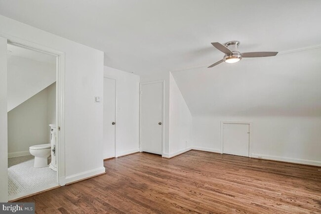 Building Photo - 8205 Robin Hood Ct