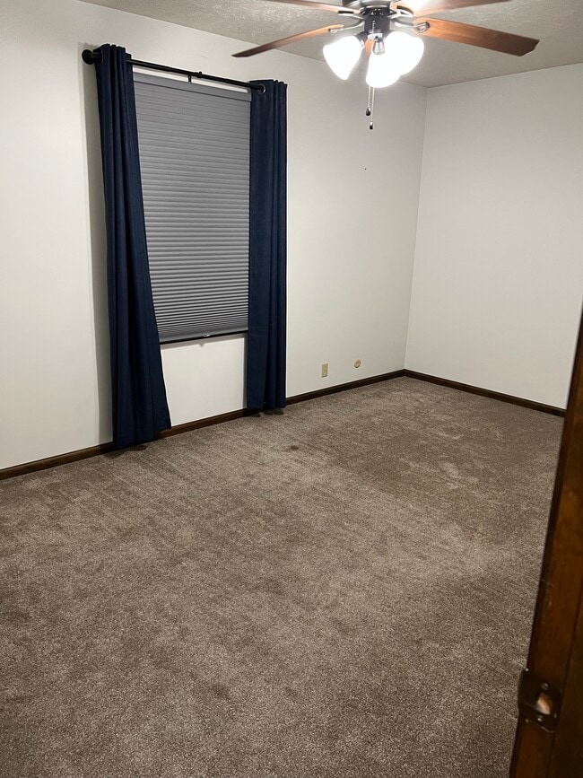 Building Photo - 846 Willow Dr