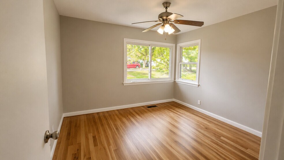 Building Photo - 1116 Parkway Dr