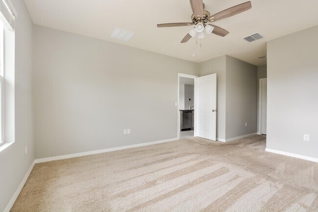 Building Photo - Bright 3-Bedroom Home in Clermont, FL