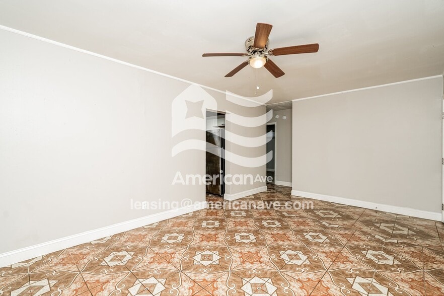 Building Photo - 1531 N Indianapolis Ave