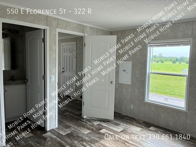 Building Photo - 550 E Florence Ave