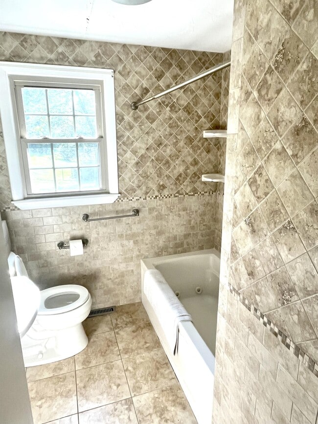 Building Photo - 385 Hartford Ave