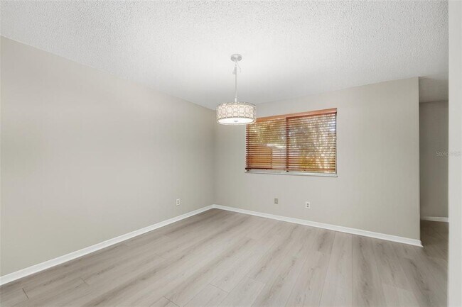 Building Photo - 525 Oak Haven Dr