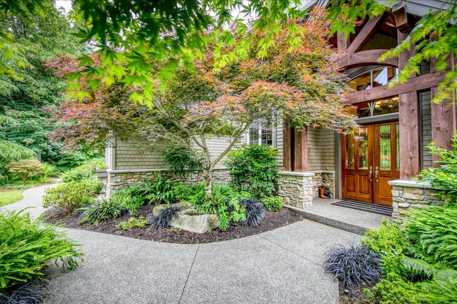 Building Photo - Gorgeous Large Home on North End of Island