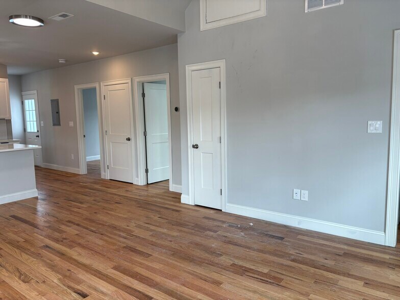 Building Photo - 254 Salem St