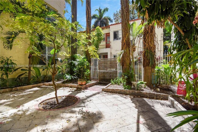 Building Photo - 900 16th St