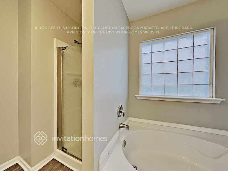 Building Photo - 1470 Mitchell Glen St