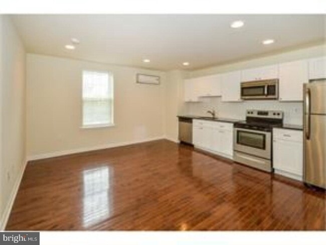 KITCHEN LIVING ROOM COMBO - 1800 Bethlehem Pike