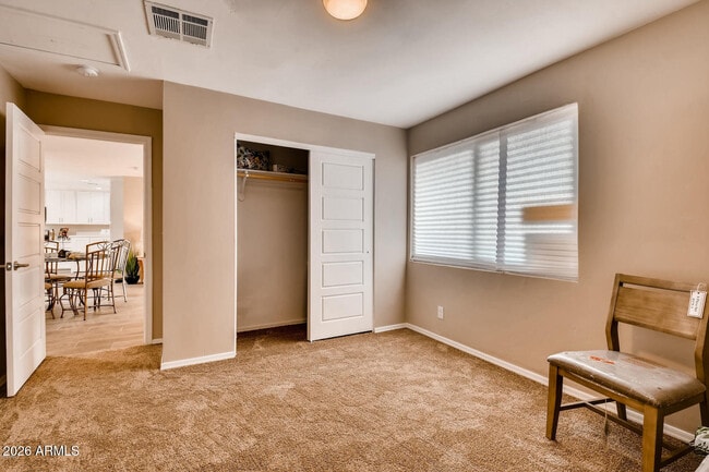 Building Photo - 1806 E Don Carlos