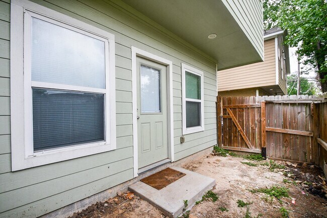 Building Photo - 2407 Ferguson Way