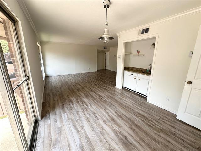 Building Photo - 10552 High Hollows Dr