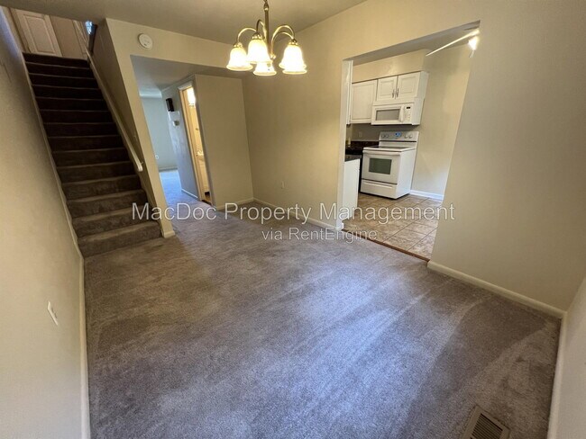 Building Photo - 14611 Earlham Ct