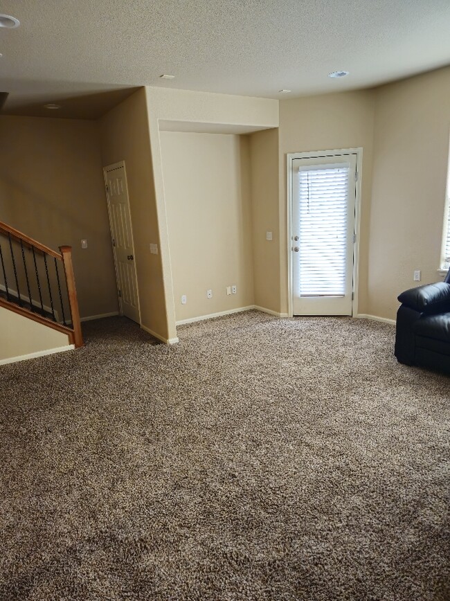 Building Photo - 2013 Squawbush Ridge Grv