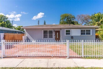 Building Photo - 3 bedroom in North Miami FL 33162