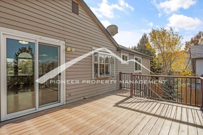 Building Photo - 6590 Montarbor Dr