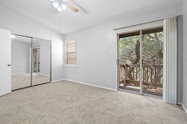 Building Photo - RIVER CROSSING TOWNHOME - 2BD -2.5BA - GRE...