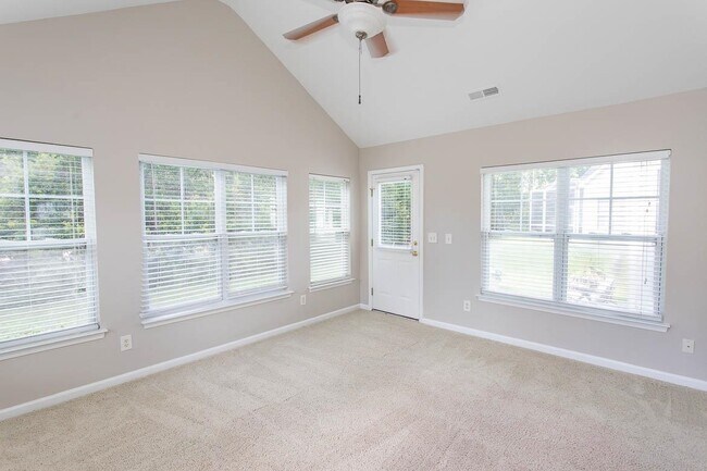 Building Photo - 384 Esher Ct
