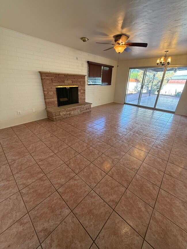 Building Photo - HOUSE FOR RENT