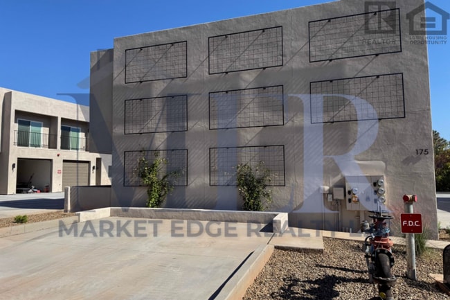 Building Photo - 165 Sugarloaf St